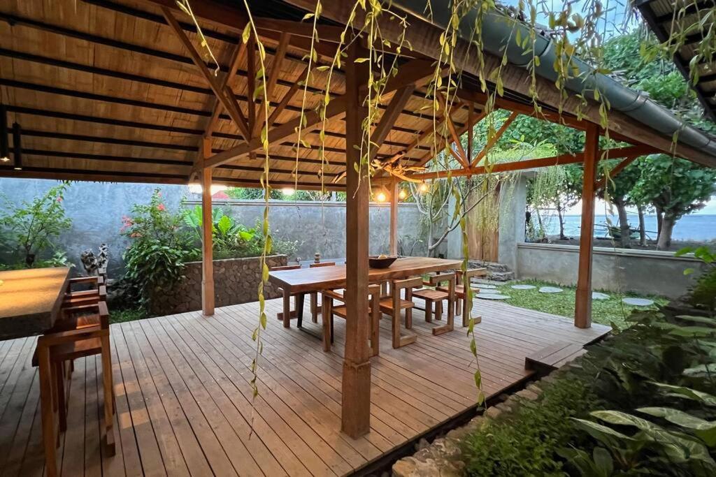 Ayu At Sumberkima Villa